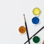 Pinsel mit Wassermalfarben - Symbolfoto
